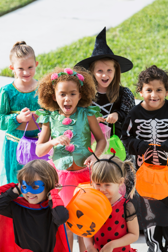 10 Easy and Inexpensive Halloween Costumes - Omni Military Loans®