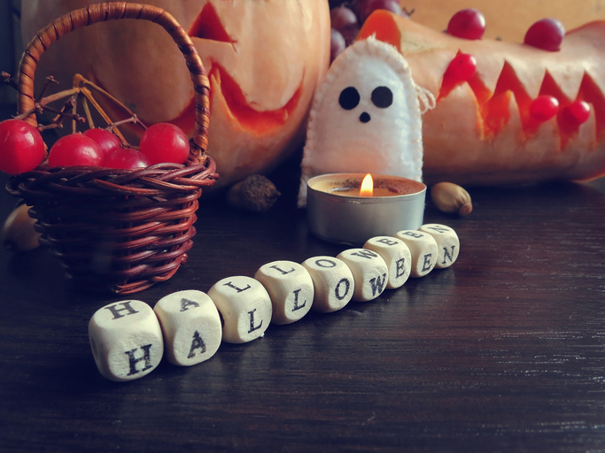 10 Easy & Awesome DIY Halloween Decorations